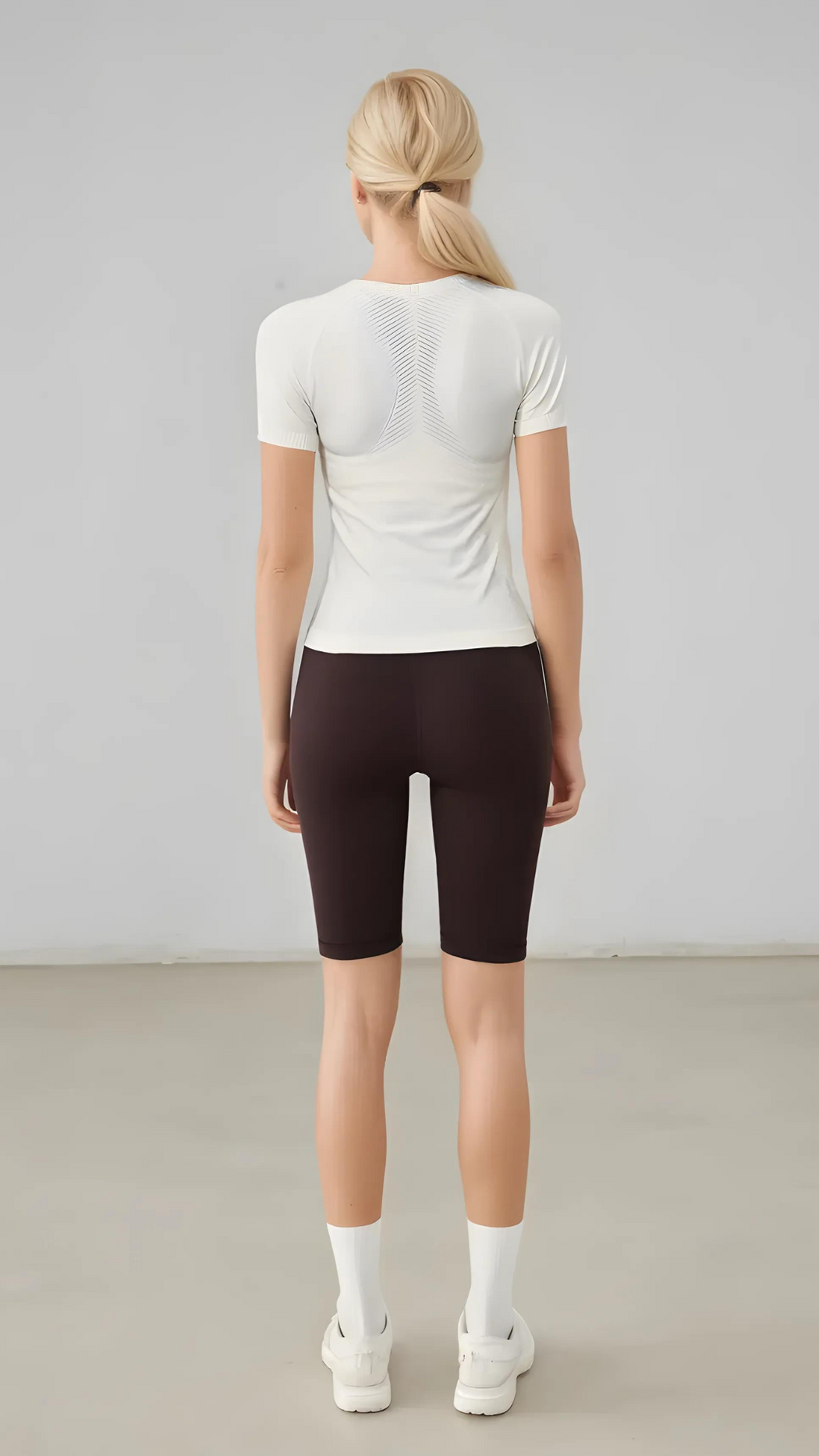 ÉlanFit Seamless Sculpting Tee – Short Sleeve Performance Top