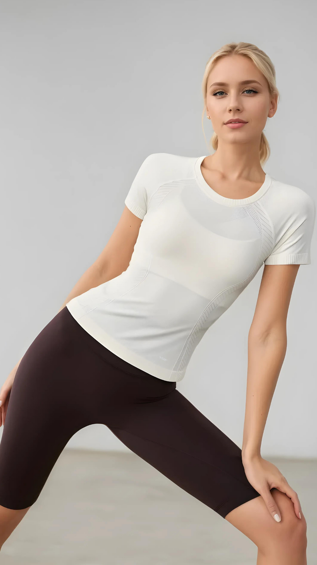 ÉlanFit Seamless Sculpting Tee – Short Sleeve Performance Top
