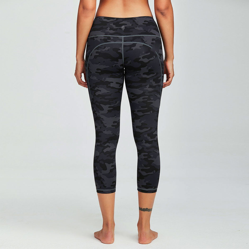 Ultimate Camo Mid-Rise Capri Workout Leggings 20"